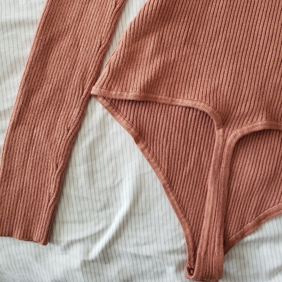 Strappy Cinched Front Ribbed Bodysuit - Picture 9 of 13